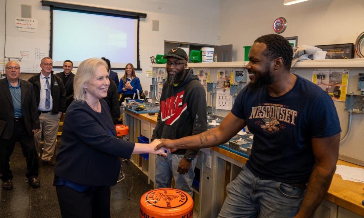 Sen. Kirsten Gillibrand Visits the Electrical Industry Training Center